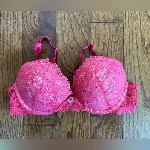 Victoria’s Secret Very Sexy Red Lace Push Up Bra - Picture 1 of 3